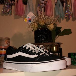 OLD SKOOL BLACK VANS